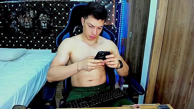javiersexymann online show from July 27, 4:36 pm