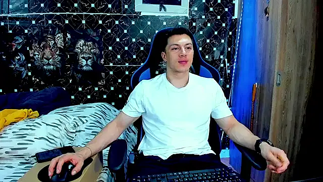 javiersexymann online show from July 30, 4:33 am