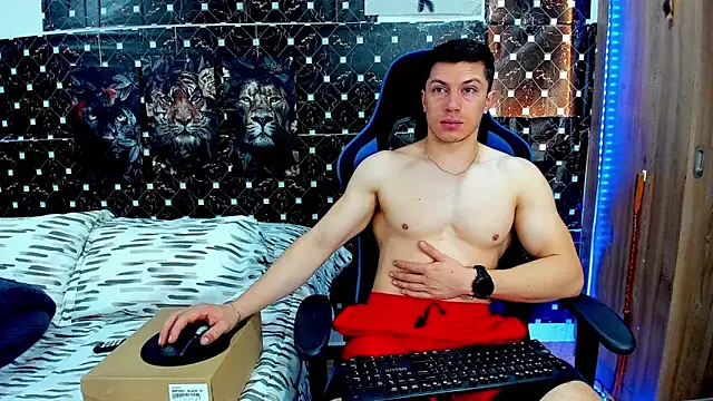javiersexymann online show from August 2, 5:22 pm