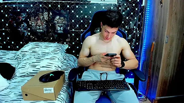 javiersexymann online show from August 3, 6:12 am
