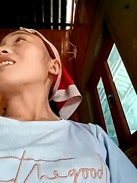 Snapshot of lucybaby00 chatting on October 5, 5:06 am lucybaby00 online show from October 5, 5:06 am