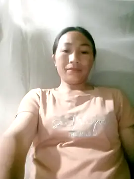 Snapshot of lucybaby00 chatting on April 29, 9:43 pm lucybaby00 online show from April 29, 9:43 pm