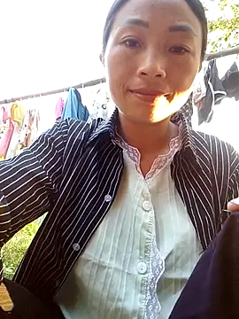 Snapshot of lucybaby00 chatting on May 5, 10:45 am lucybaby00 online show from May 5, 10:45 am