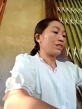 Snapshot of lucybaby00 chatting on May 13, 10:56 am lucybaby00 online show from May 13, 10:56 am