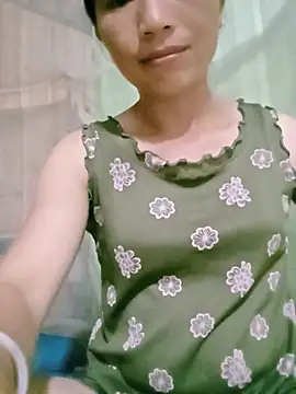 Snapshot of lucybaby00 chatting on July 11, 11:24 am lucybaby00 online show from July 11, 11:24 am