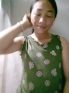 Snapshot of lucybaby00 chatting on August 2, 11:03 pm lucybaby00 online show from August 2, 11:03 pm