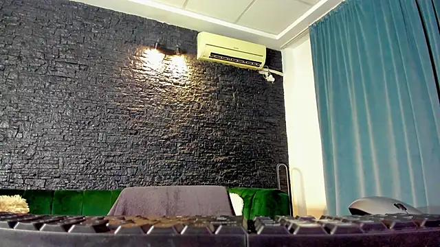 Snapshot of AnneSins chatting on October 13, 5:46 pm AnneSins online show from October 13, 5:46 pm