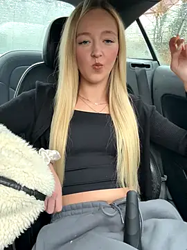 emilypeperoni online show from November 24, 1:22 pm