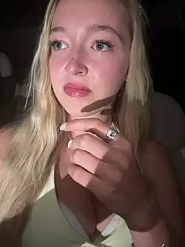 emilypeperoni online show from June 26, 9:08 pm