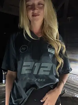 emilypeperoni online show from August 4, 8:44 pm