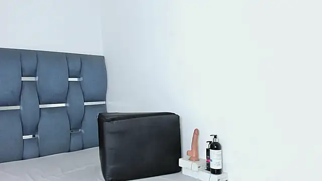 Snapshot of yourwife_anna chatting on October 20, 10:27 am yourwife anna online show from October 20, 10:27 am