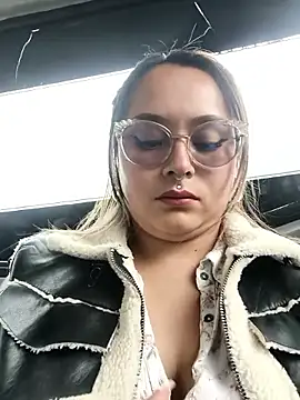 Eiimy pretty online show from December 5, 7:21 pm