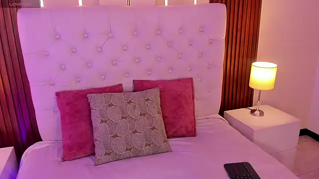 Snapshot of ViolettaAlemida chatting on September 22, 12:18 pm ViolettaAlemida online show from September 22, 12:18 pm