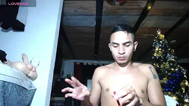 Snapshot of Angel_latinboy chatting on December 20, 1:58 am Angel latinboy online show from December 20, 1:58 am