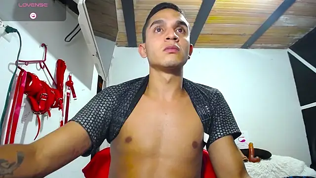 Snapshot of Angel_latinboy chatting on January 11, 1:27 am Angel latinboy online show from January 11, 1:27 am