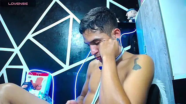 Snapshot of Angel_latinboy chatting on February 22, 3:56 am Angel latinboy online show from February 22, 3:56 am