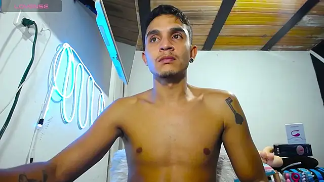 Snapshot of Angel_latinboy chatting on March 14, 2:10 am Angel latinboy online show from March 14, 2:10 am