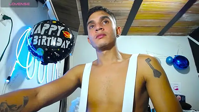 Snapshot of Angel_latinboy chatting on March 21, 2:18 am Angel latinboy online show from March 21, 2:18 am