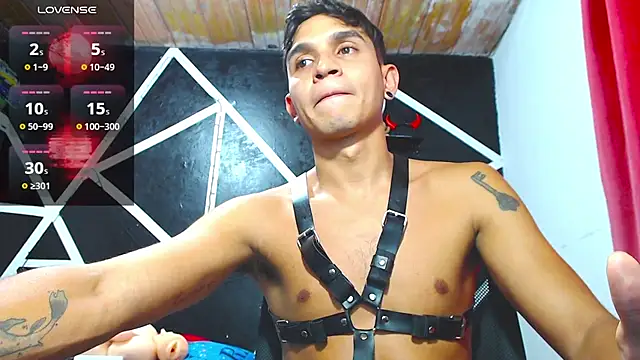 Snapshot of Angel_latinboy chatting on September 25, 9:29 pm Angel latinboy online show from September 25, 9:29 pm