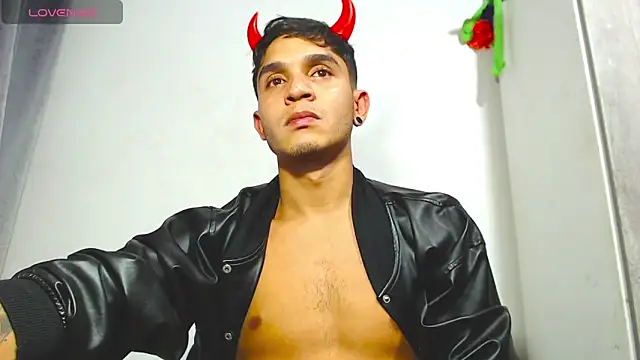 Snapshot of Angel_latinboy chatting on October 10, 10:09 pm Angel latinboy online show from October 10, 10:09 pm