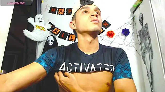 Snapshot of Angel_latinboy chatting on October 14, 10:10 pm Angel latinboy online show from October 14, 10:10 pm