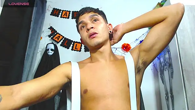 Snapshot of Angel_latinboy chatting on October 15, 7:36 pm Angel latinboy online show from October 15, 7:36 pm