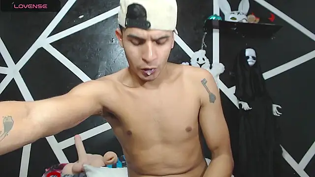 Snapshot of Angel_latinboy chatting on October 16, 7:59 pm Angel latinboy online show from October 16, 7:59 pm