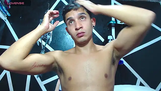 Snapshot of Angel_latinboy chatting on October 20, 11:27 pm Angel latinboy online show from October 20, 11:27 pm