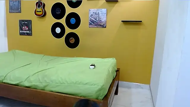 skinnyverus18 online show from February 21, 7:26 pm