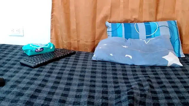 skinnyverus18 online show from March 10, 6:35 pm