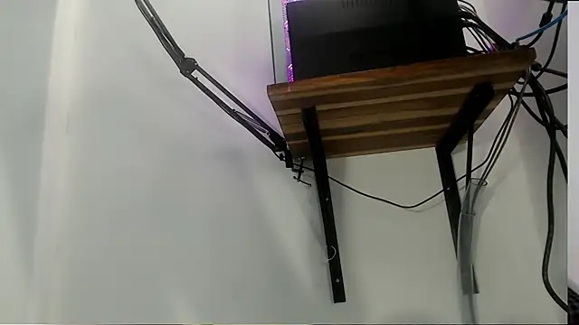skinnyverus18 online show from May 23, 7:29 pm