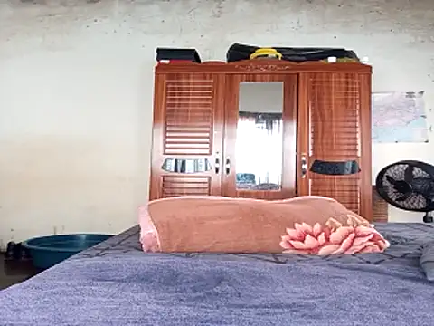 Snapshot of small_D94 chatting on December 3, 12:14 pm small D94 online show from December 3, 12:14 pm