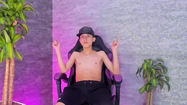 Snapshot of ArthurCox chatting on September 14, 6:40 pm ArthurCox online show from September 14, 6:40 pm