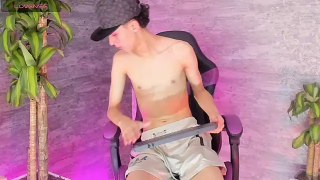 Snapshot of ArthurCox chatting on September 16, 5:47 pm ArthurCox online show from September 16, 5:47 pm