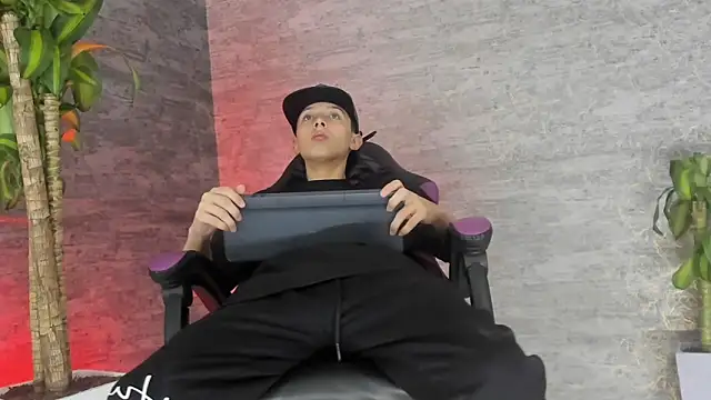 Snapshot of ArthurCox chatting on September 21, 5:36 pm ArthurCox online show from September 21, 5:36 pm