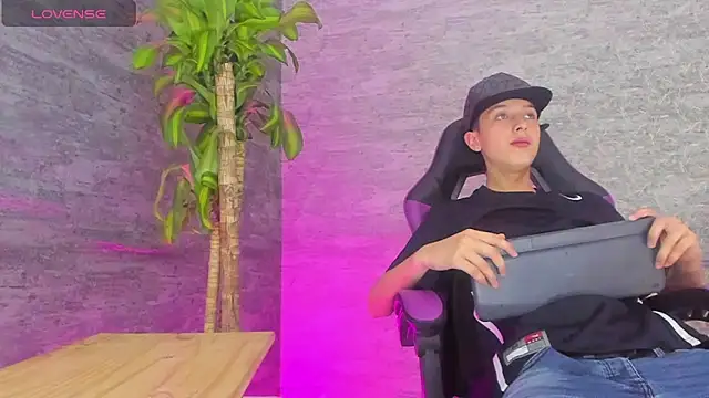 Snapshot of ArthurCox chatting on September 23, 5:38 pm ArthurCox online show from September 23, 5:38 pm