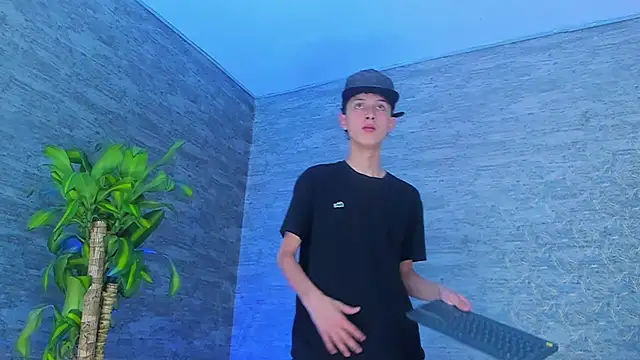 Snapshot of ArthurCox chatting on September 24, 5:27 pm ArthurCox online show from September 24, 5:27 pm