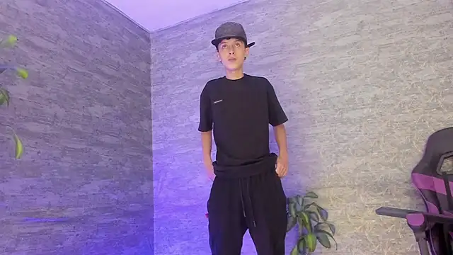 Snapshot of ArthurCox chatting on September 27, 5:29 pm ArthurCox online show from September 27, 5:29 pm