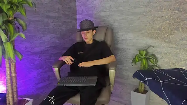 Snapshot of ArthurCox chatting on October 7, 5:21 pm ArthurCox online show from October 7, 5:21 pm