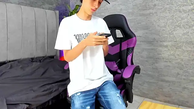 Snapshot of ArthurCox chatting on October 30, 5:24 pm ArthurCox online show from October 30, 5:24 pm