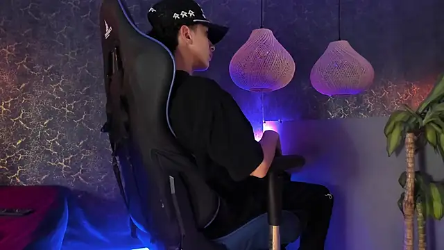 Snapshot of ArthurCox chatting on November 15, 5:20 pm ArthurCox online show from November 15, 5:20 pm