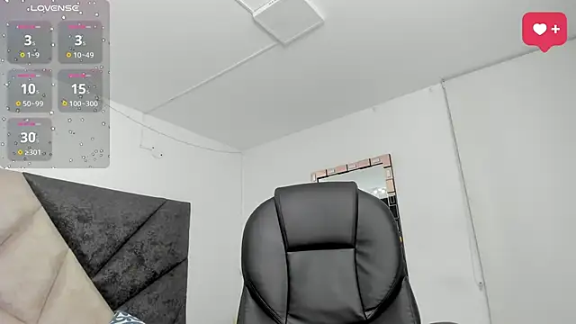 SaraWagner  online show from March 13, 12:06 am