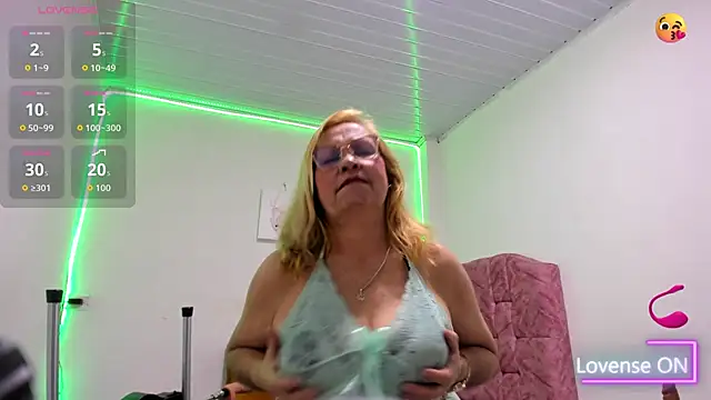 esmeraldaladys online show from June 20, 7:16 pm