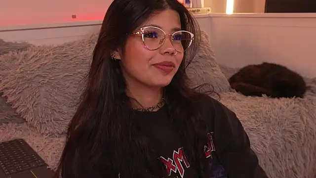 sophieee art online show from January 8, 4:48 am