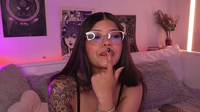 sophieee art online show from March 20, 5:01 am