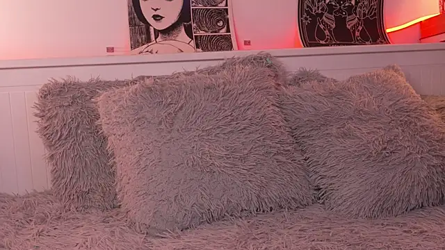 sophieee art online show from April 16, 3:40 am