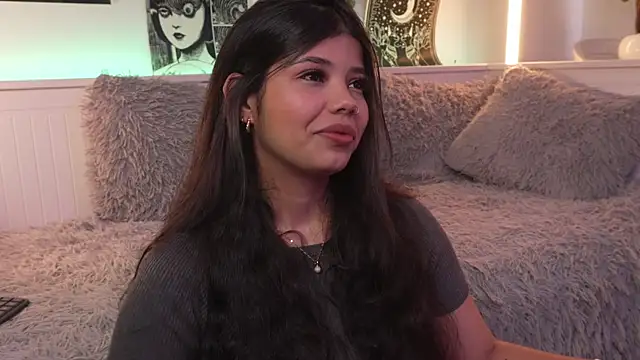 Snapshot of sophieee_art chatting on May 7, 4:45 pm sophieee art online show from May 7, 4:45 pm