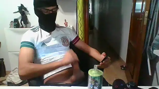 Snapshot of mexboy_13 chatting on March 4, 12:11 pm mexboy 13 online show from March 4, 12:11 pm