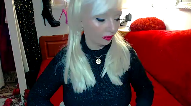 Snapshot of FURclubFETISH chatting on February 11, 9:56 pm FURclubFETISH online show from February 11, 9:56 pm