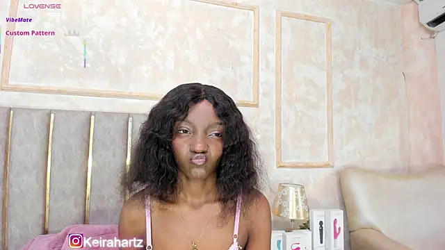 Snapshot of Keirahartz chatting on September 14, 3:49 am Keirahartz online show from September 14, 3:49 am